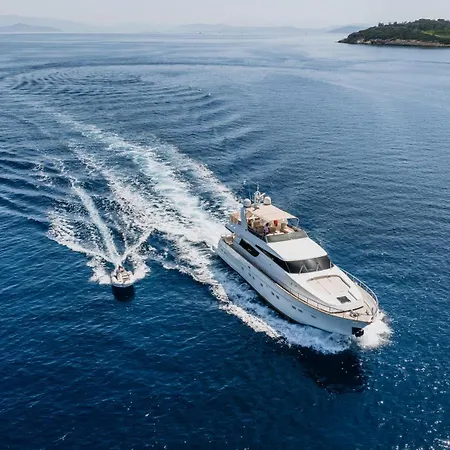 Sanlorenzo Sl Deluxe Motoryacht Úszó hotel *